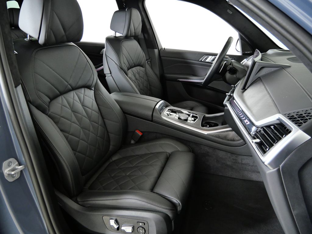 Thumbnail: 2025 BMW X7 - 26