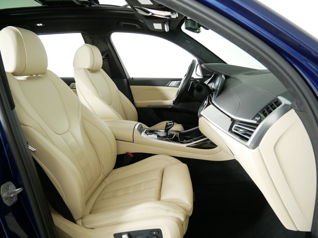 Thumbnail: 2021 BMW X7 - 22