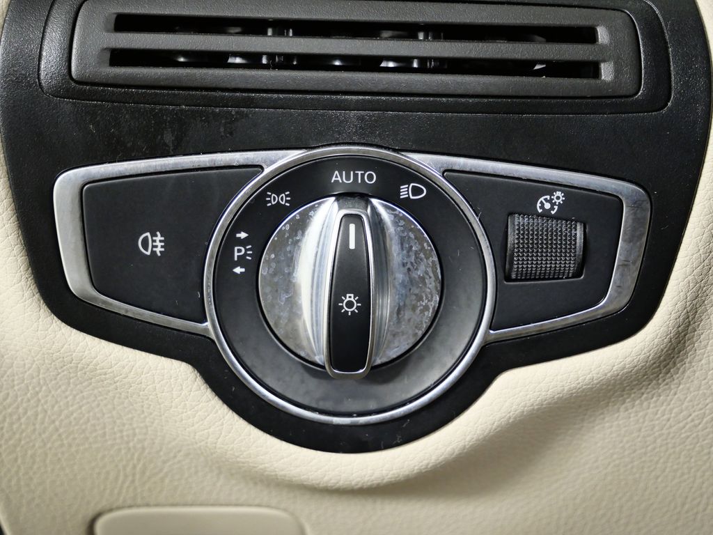 Thumbnail: 2018 Mercedes-Benz C-Class - 37