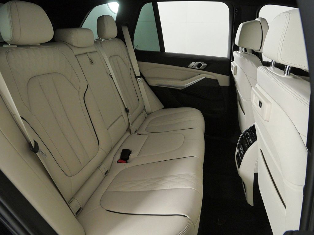 Thumbnail: 2022 BMW X5 - 30