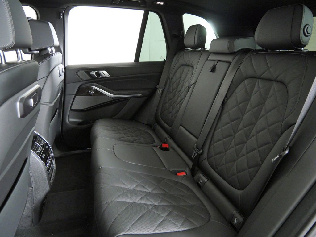 Thumbnail: 2026 BMW X5 - 33