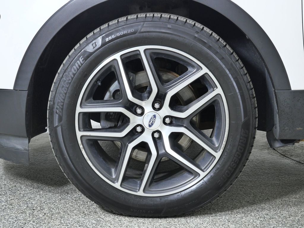 Thumbnail: 2016 Ford Explorer - 18