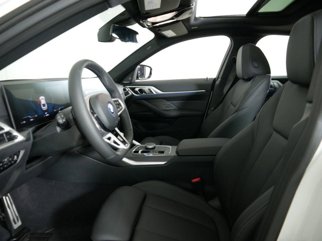 Thumbnail: 2025 BMW i4 - 32
