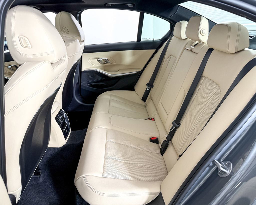 Thumbnail: 2025 BMW 3 Series - 30