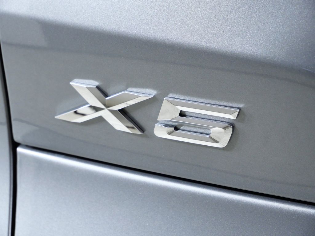 Thumbnail: 2026 BMW X5 - 13