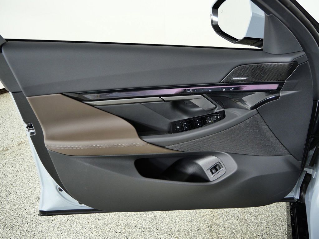 Thumbnail: 2026 BMW 5 Series - 31
