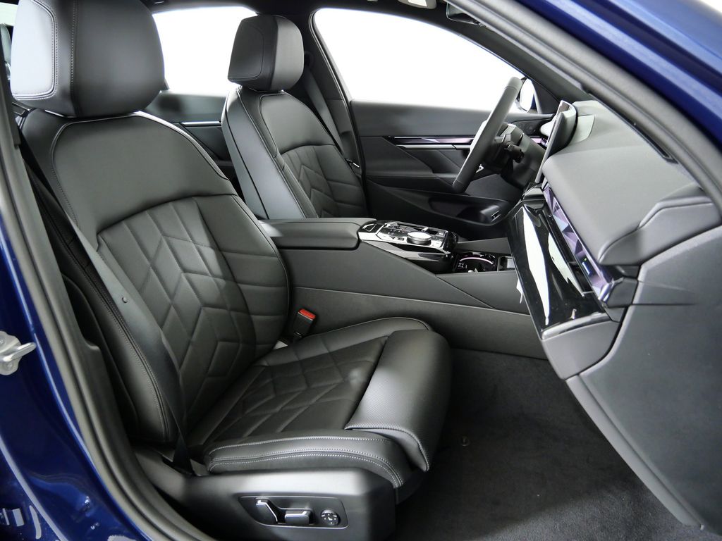 Thumbnail: 2026 BMW 5 Series - 22