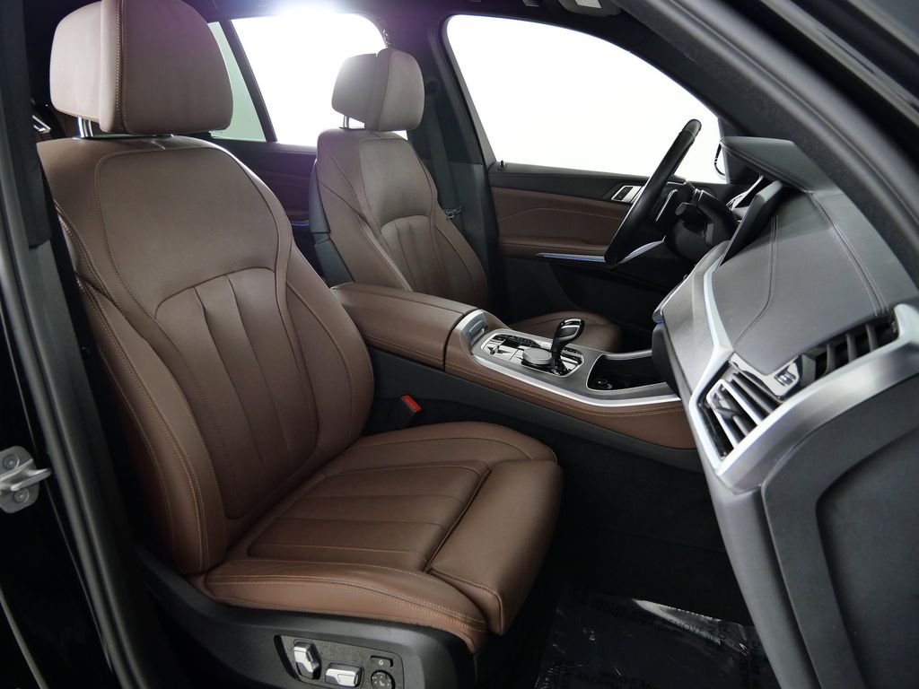 Thumbnail: 2022 BMW X5 - 22