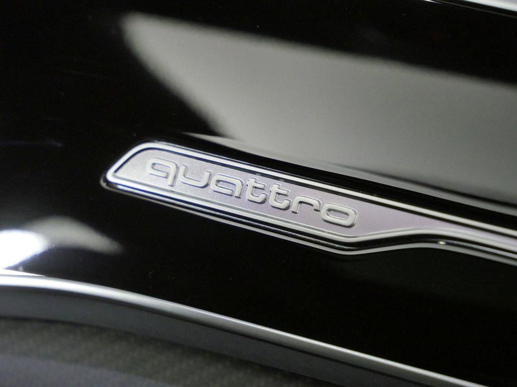 Thumbnail: 2025 Audi SQ7 - 22