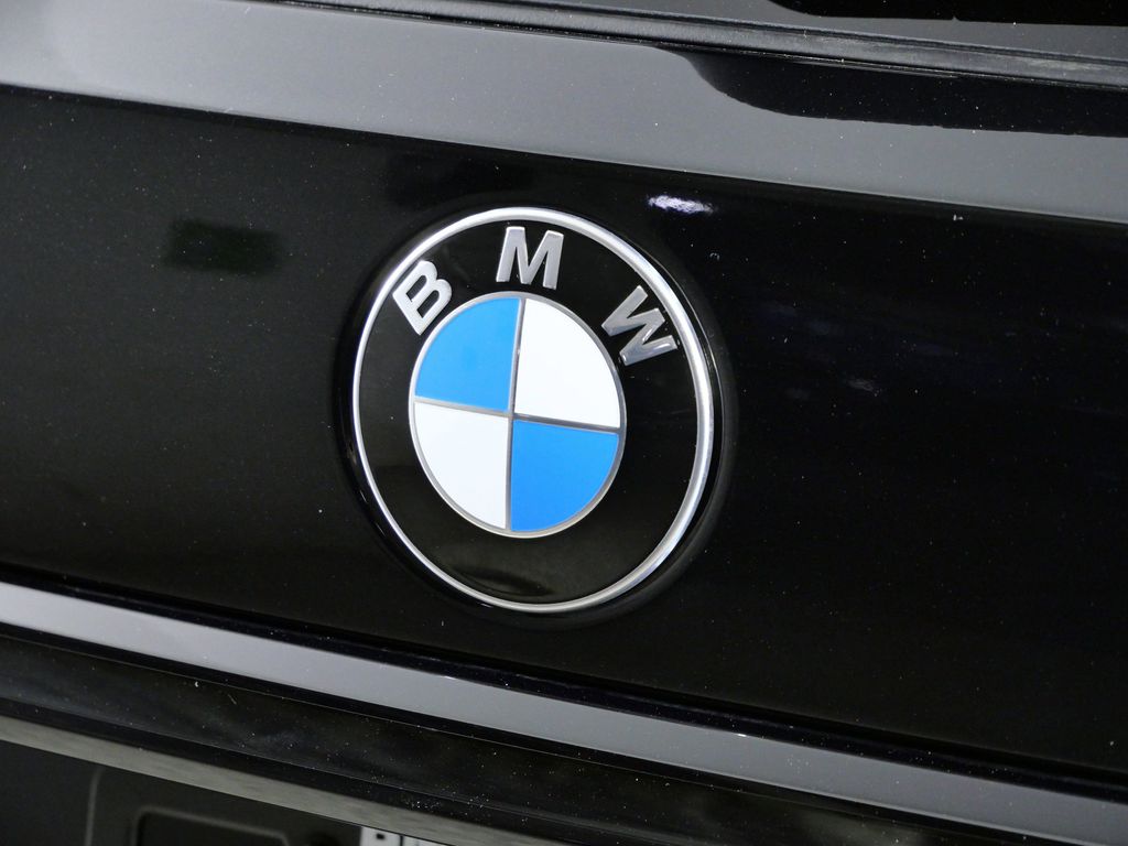 Thumbnail: 2026 BMW X7 - 11