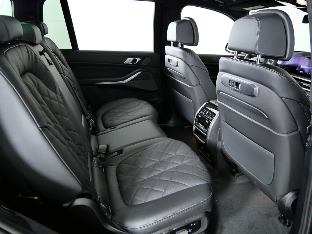 Thumbnail: 2026 BMW X7 - 26