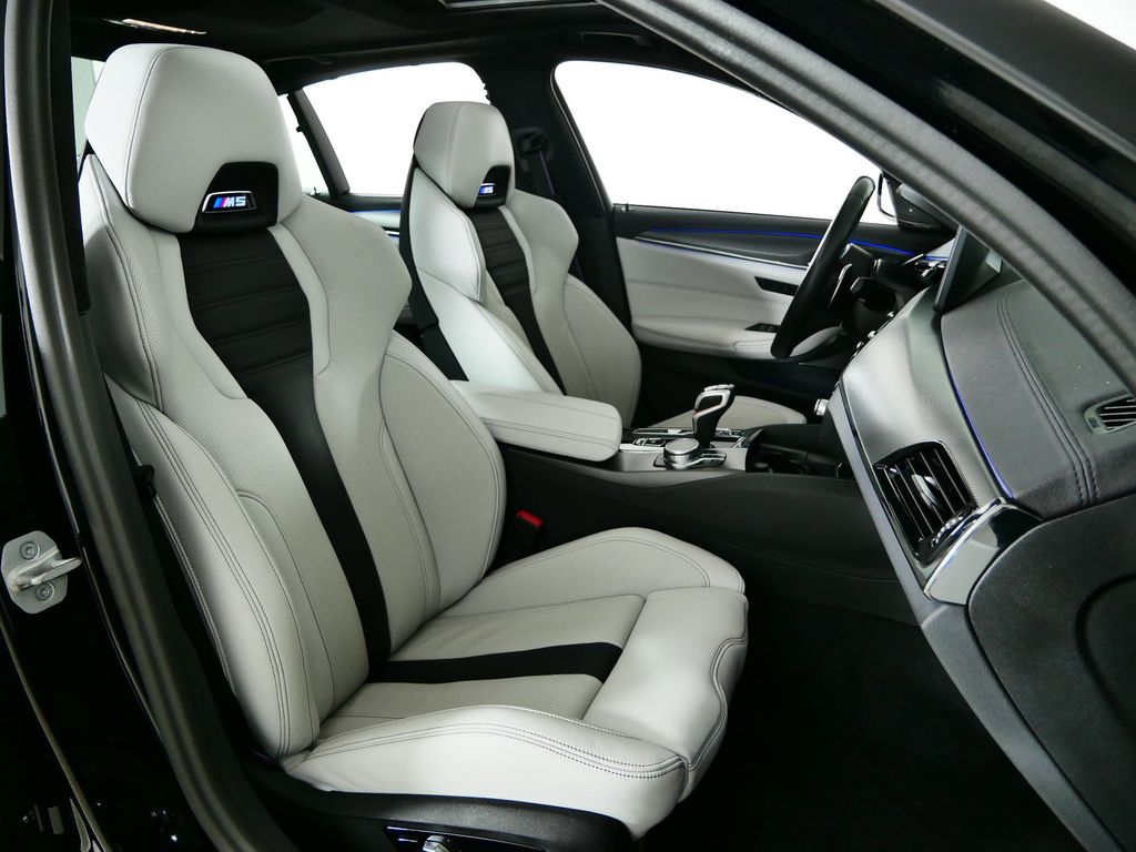 Thumbnail: 2023 BMW M5 - 22