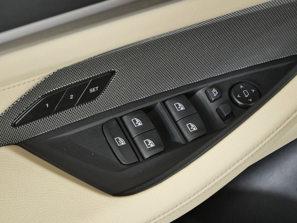 Thumbnail: 2026 BMW i4 - 34