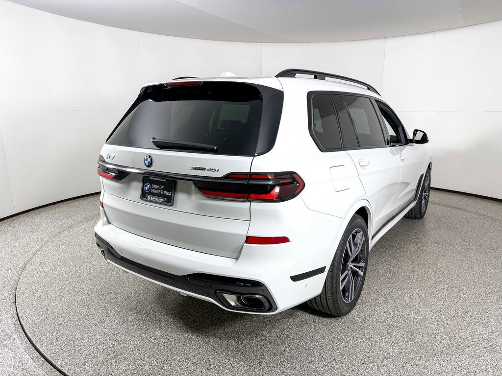 Thumbnail: 2026 BMW X7 - 4