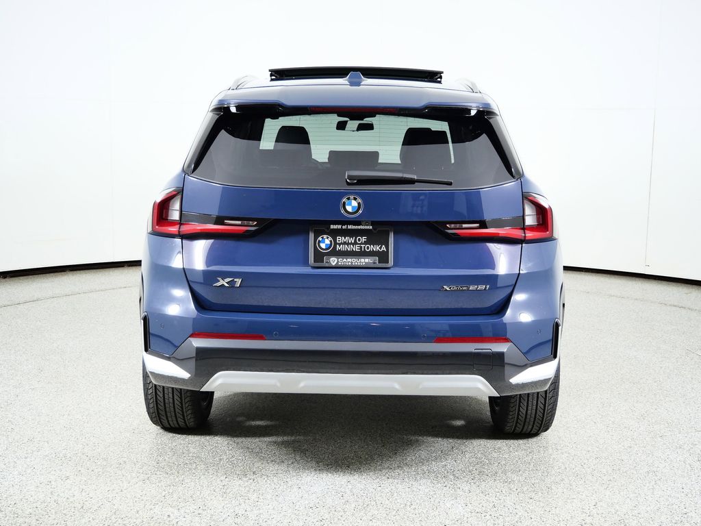 Thumbnail: 2026 BMW X1 - 10