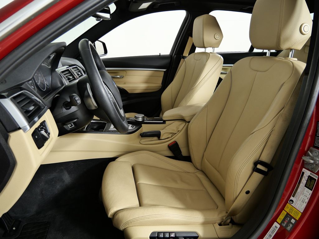 Thumbnail: 2017 BMW 3 Series - 34