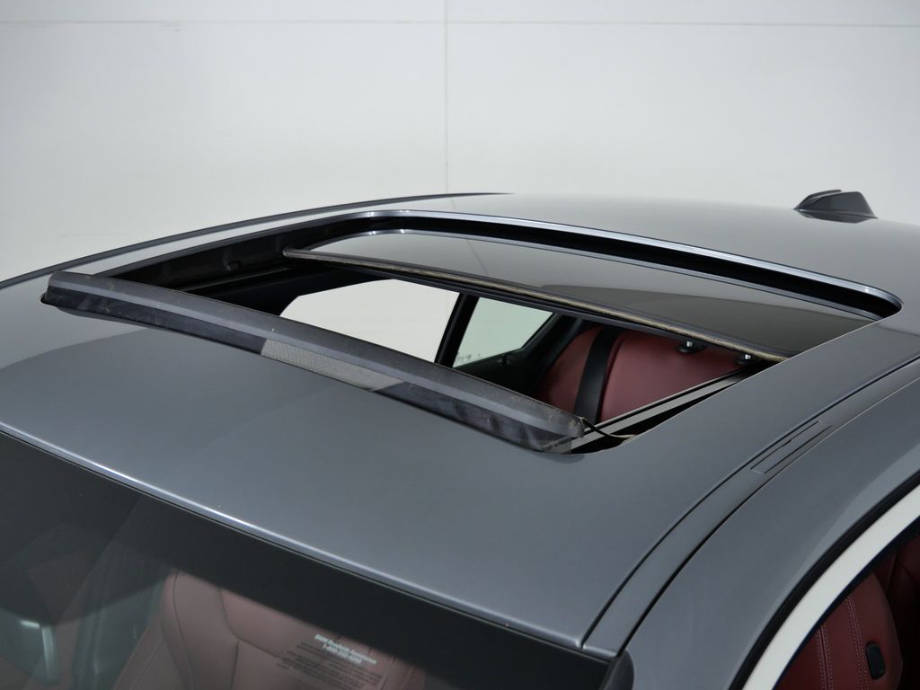 Thumbnail: 2025 BMW 3 Series - 22