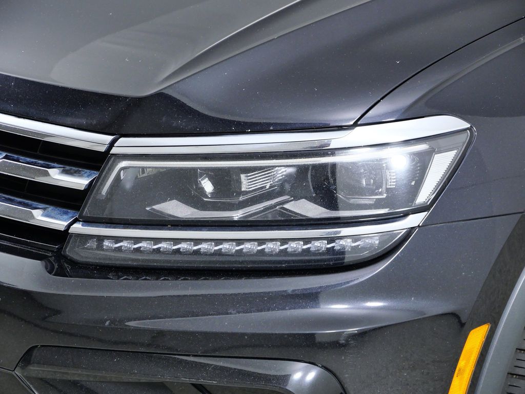 Thumbnail: 2021 Volkswagen Tiguan - 4