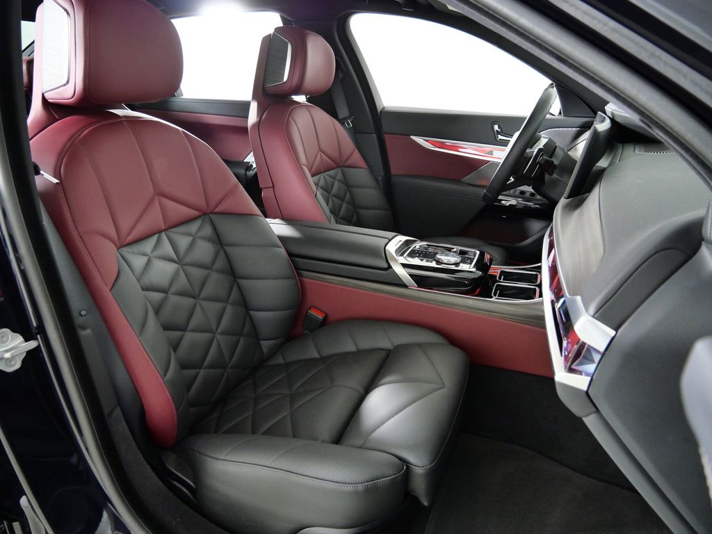 Thumbnail: 2025 BMW 7 Series - 23