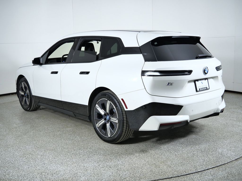 Thumbnail: 2023 BMW iX - 17