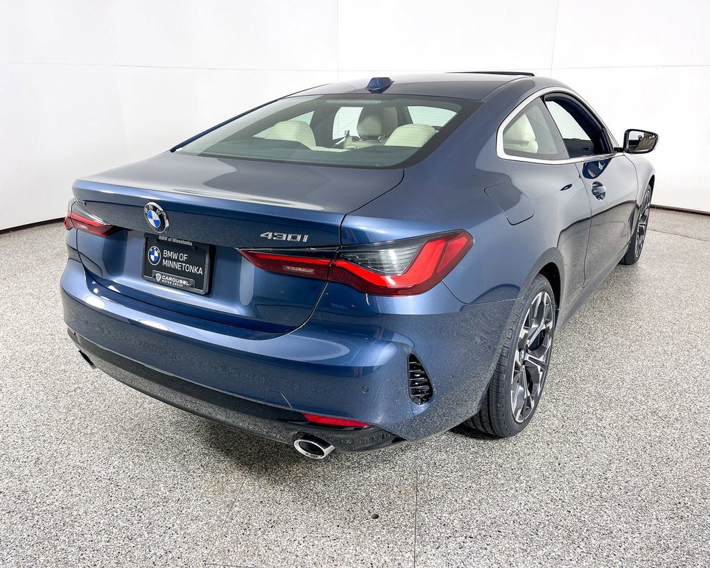 Thumbnail: 2025 BMW 4 Series - 4