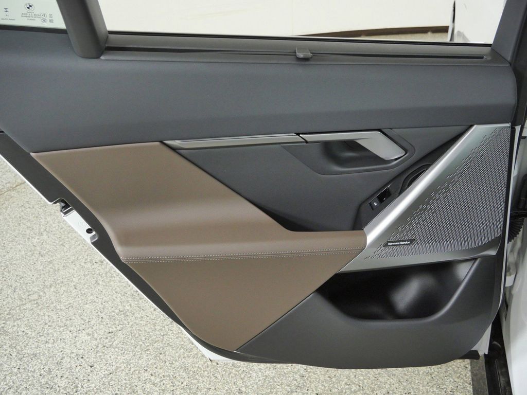 Thumbnail: 2027 BMW 5 Series - 30