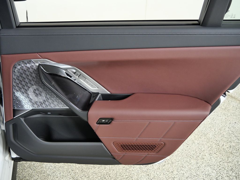 Thumbnail: 2026 BMW 7 Series - 25