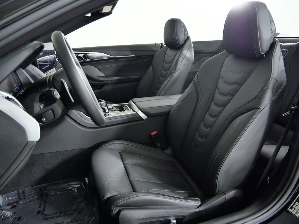 Thumbnail: 2025 BMW 8 Series - 36