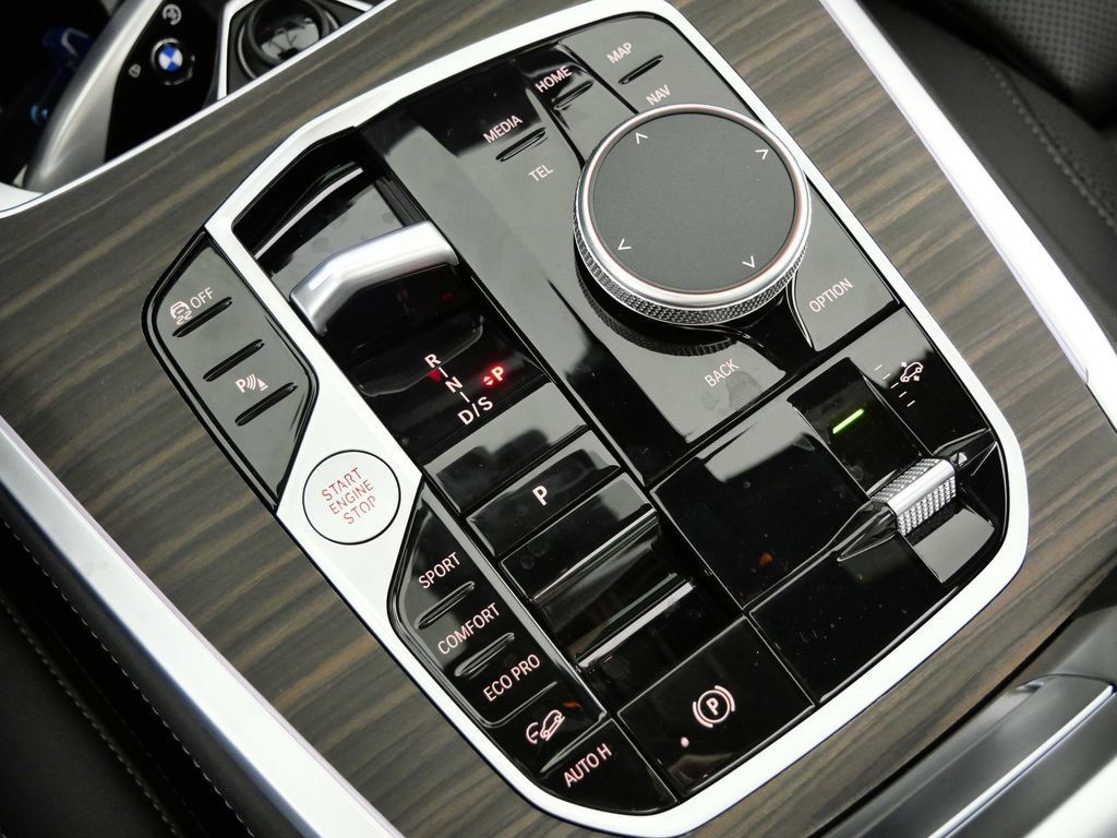 Thumbnail: 2026 BMW X7 - 50