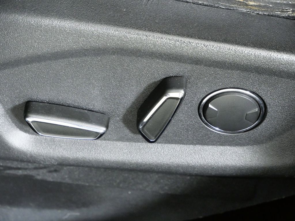 Thumbnail: 2016 Ford Explorer - 41