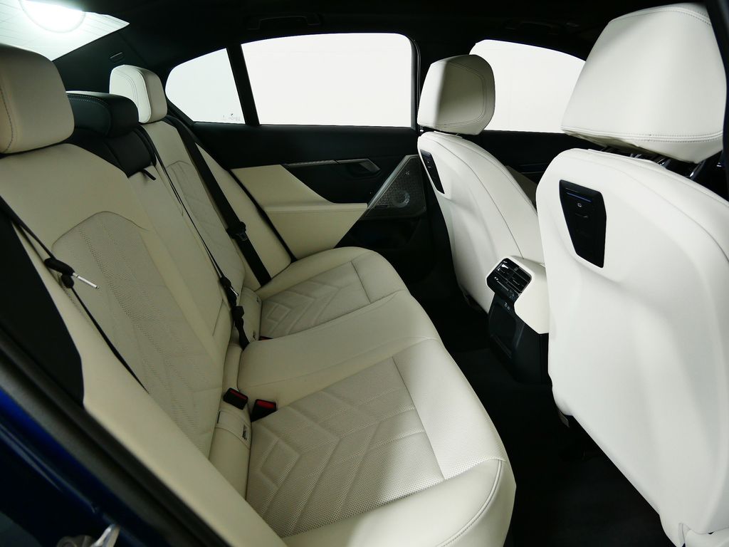 Thumbnail: 2024 BMW i5 - 29