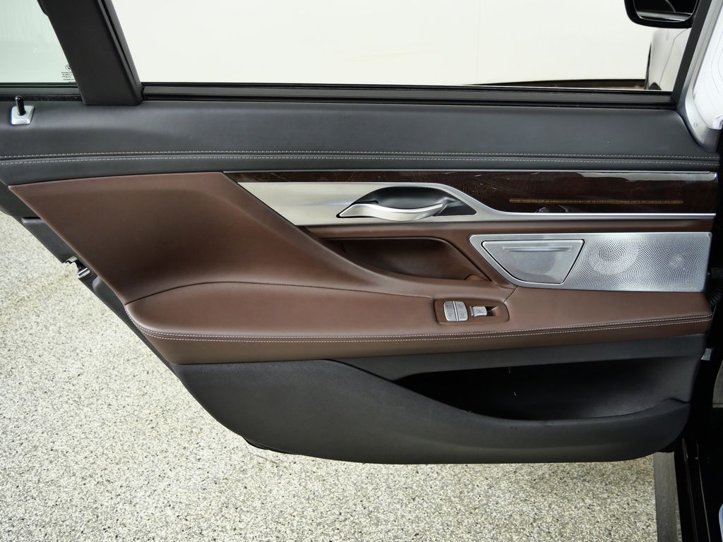 Thumbnail: 2016 BMW 7 Series - 30