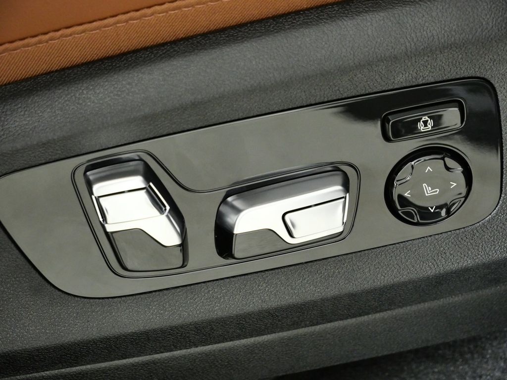 Thumbnail: 2026 BMW X7 - 22