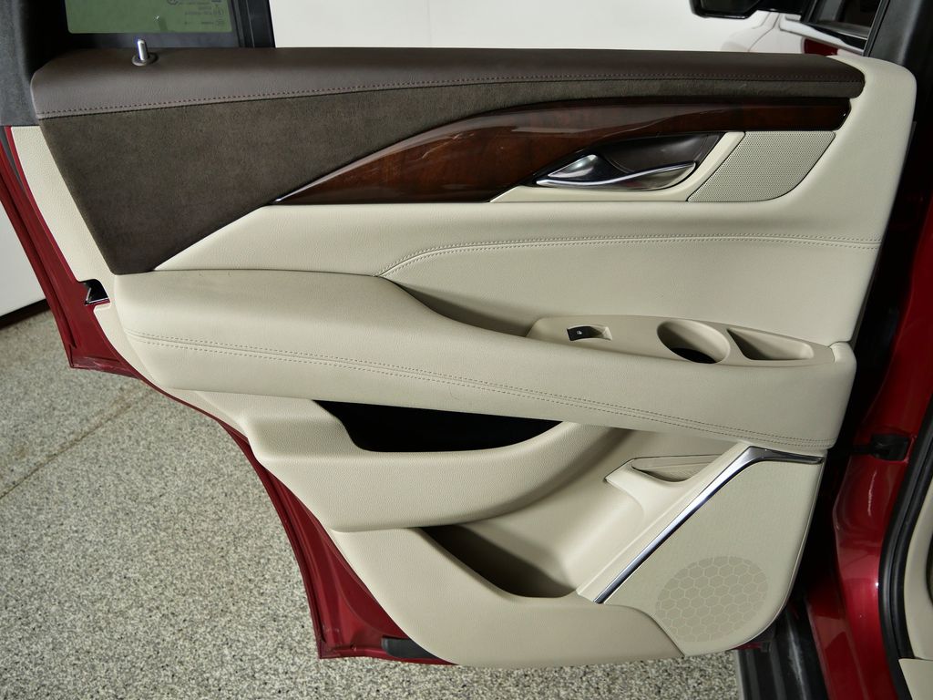 Thumbnail: 2015 Cadillac Escalade - 30