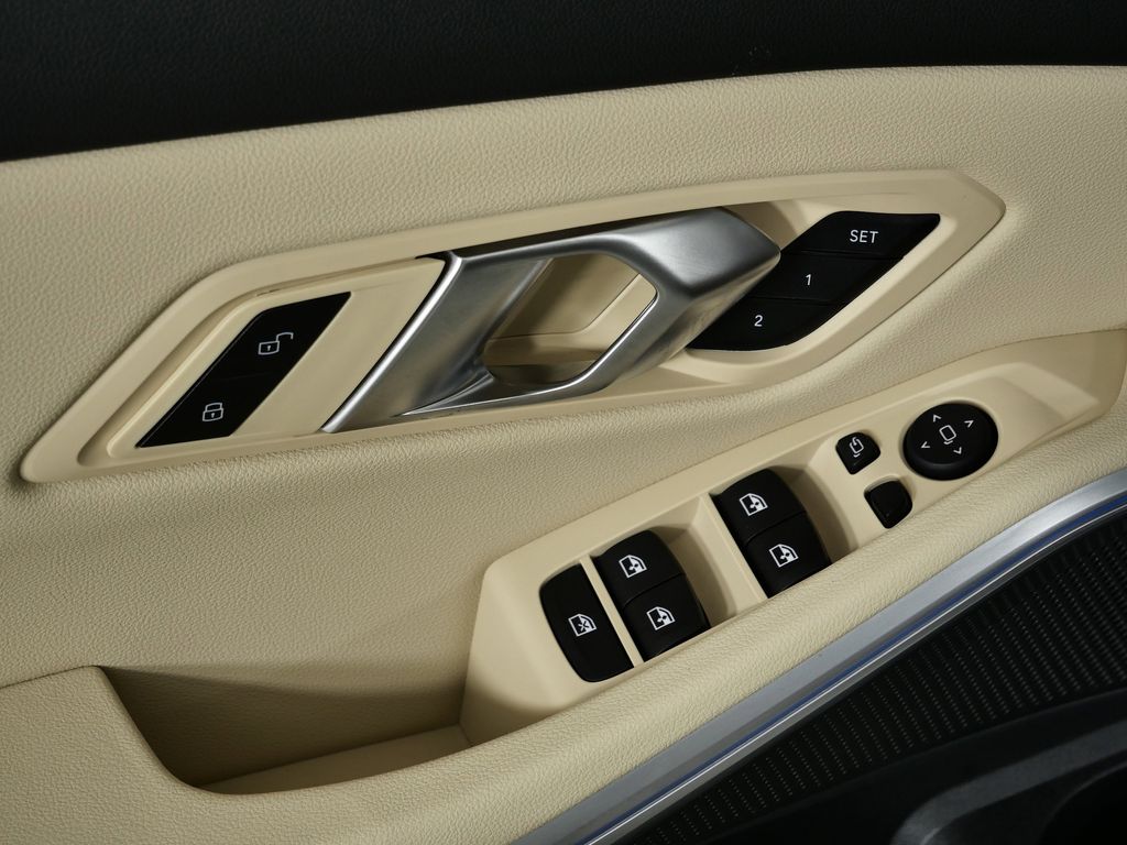Thumbnail: 2025 BMW 3 Series - 39