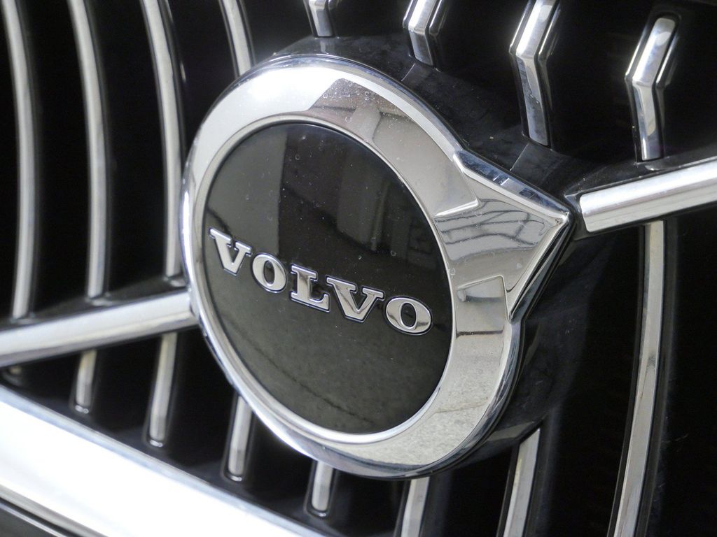 Thumbnail: 2022 Volvo XC90 - 4