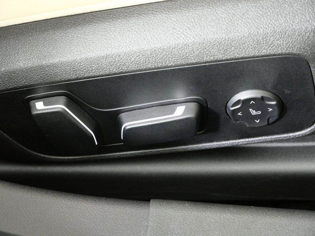 Thumbnail: 2025 BMW 3 Series - 27