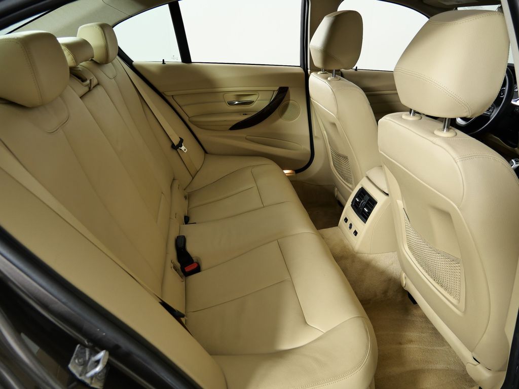 Thumbnail: 2015 BMW 3 Series - 26