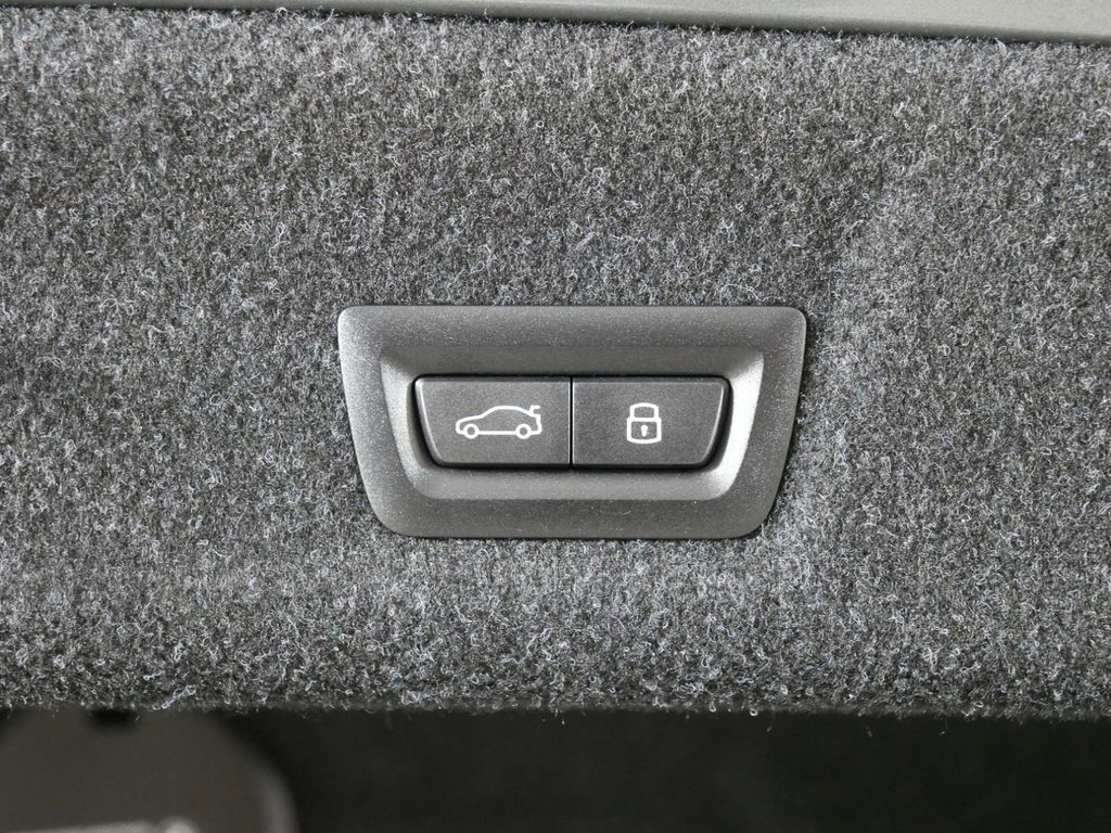 Thumbnail: 2025 BMW 3 Series - 32