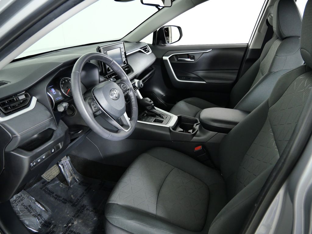 Thumbnail: 2021 Toyota RAV4 - 31