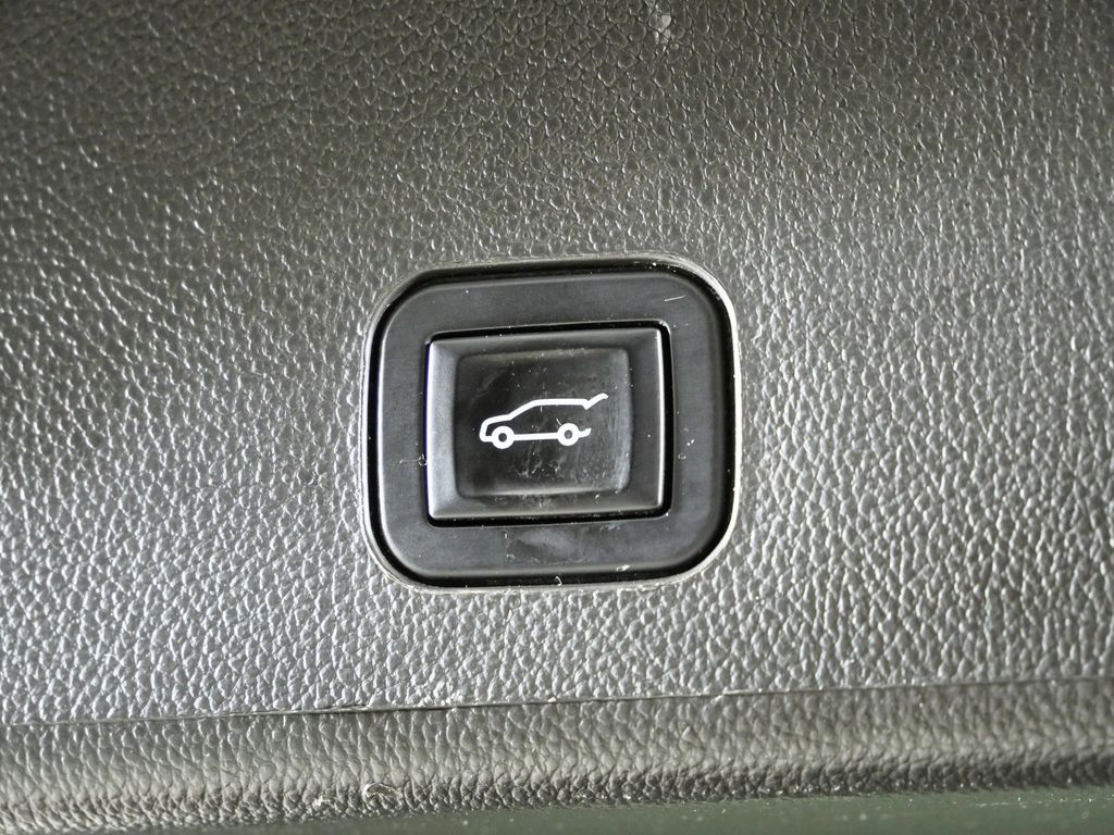 Thumbnail: 2013 Cadillac SRX - 29