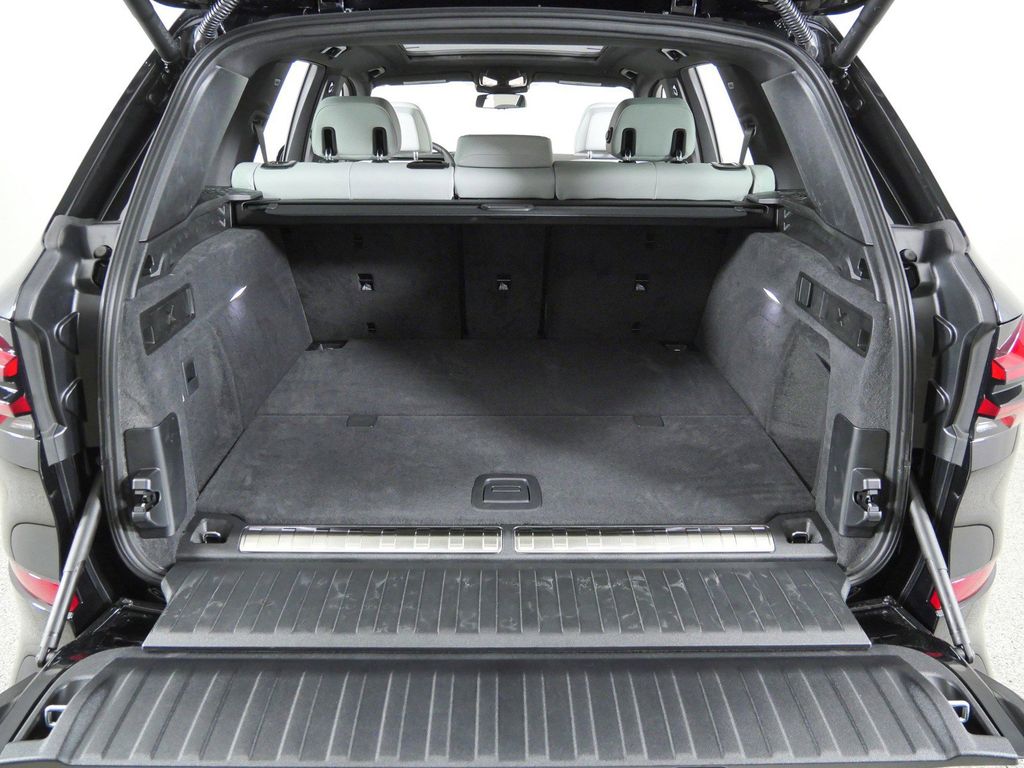 Thumbnail: 2026 BMW X5 - 28