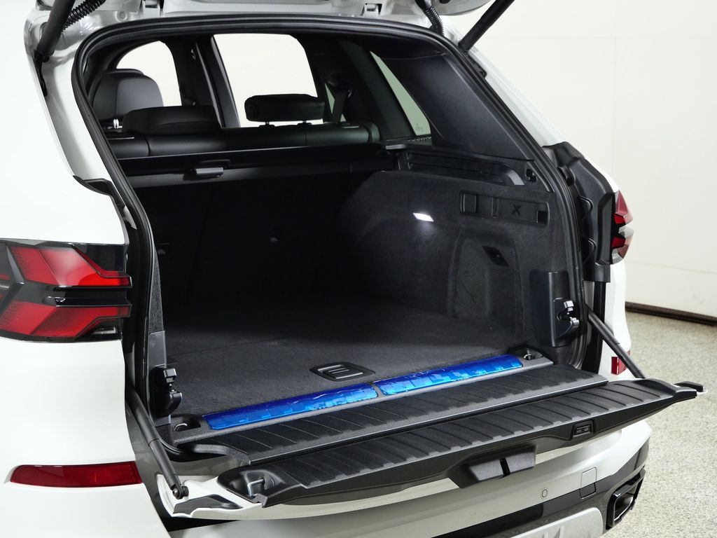 Thumbnail: 2026 BMW X5 - 29