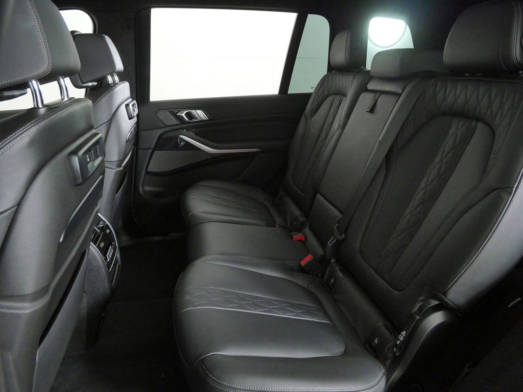 Thumbnail: 2022 BMW X7 - 34