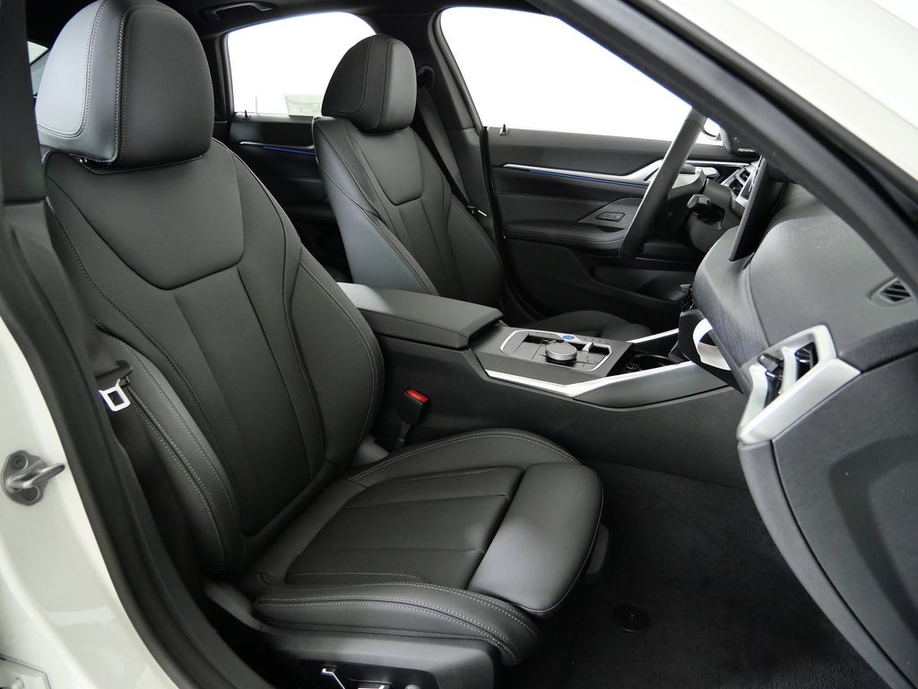 Thumbnail: 2026 BMW i4 - 21