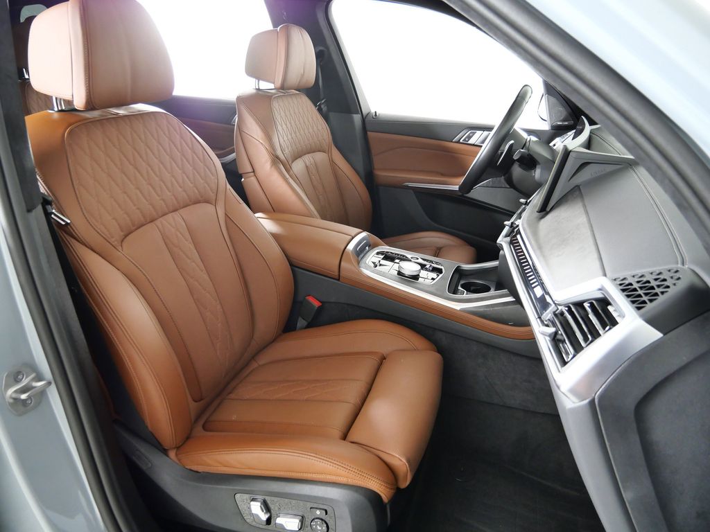 Thumbnail: 2025 BMW X7 - 22