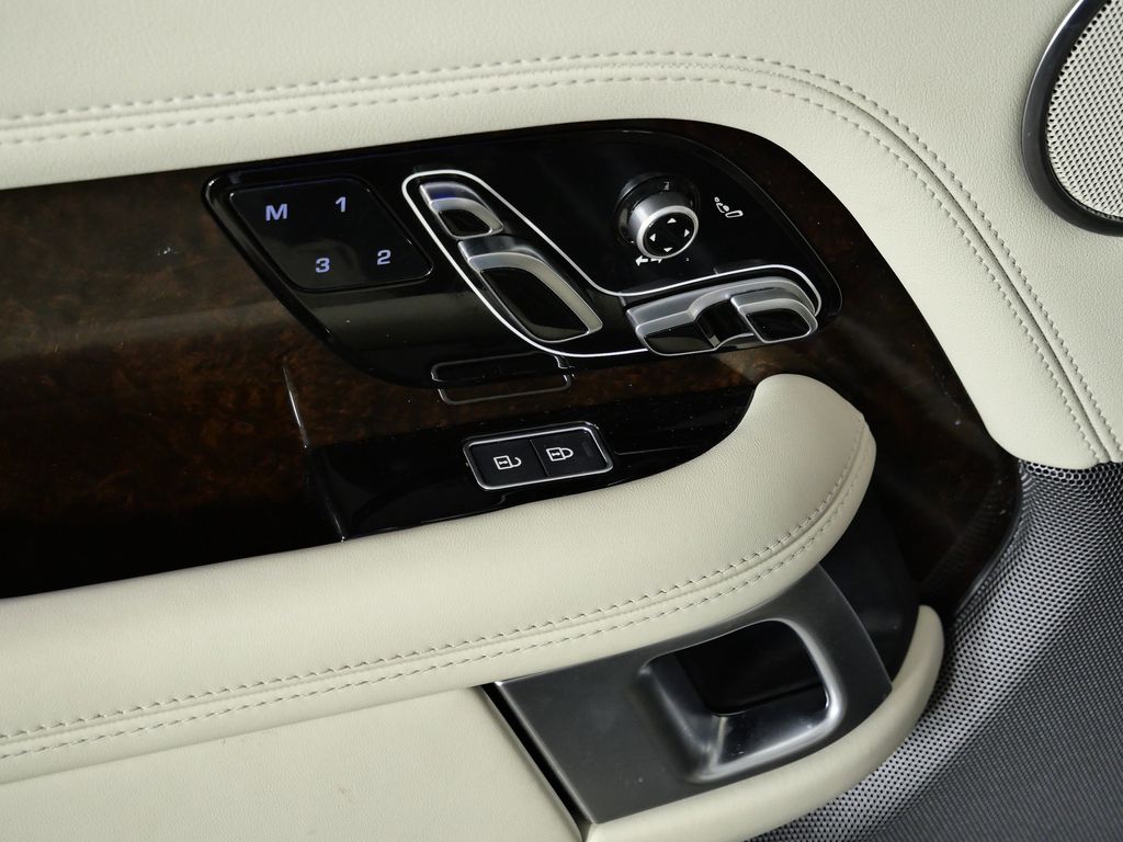 Thumbnail: 2022 Land Rover Range Rover - 36