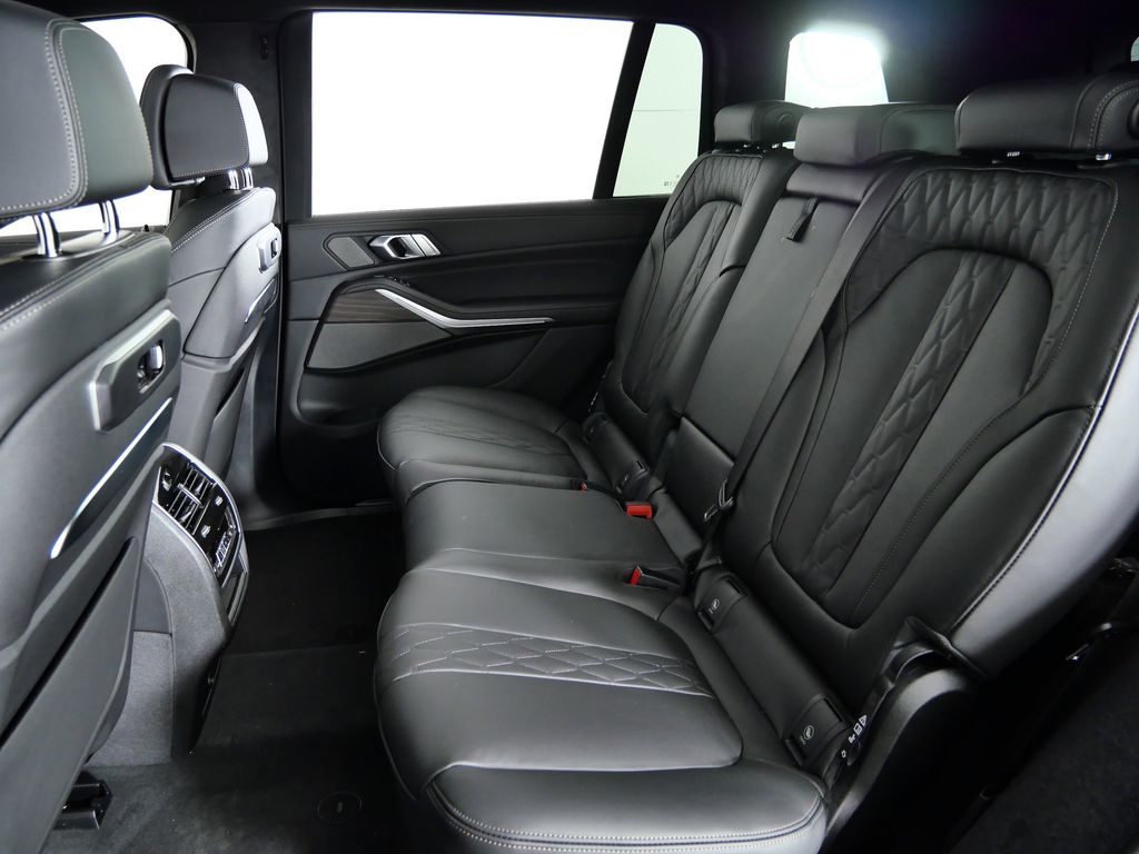 Thumbnail: 2026 BMW X7 - 33