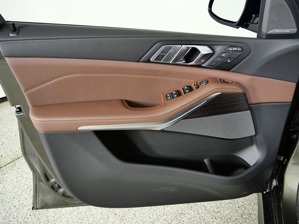 Thumbnail: 2026 BMW X7 - 38