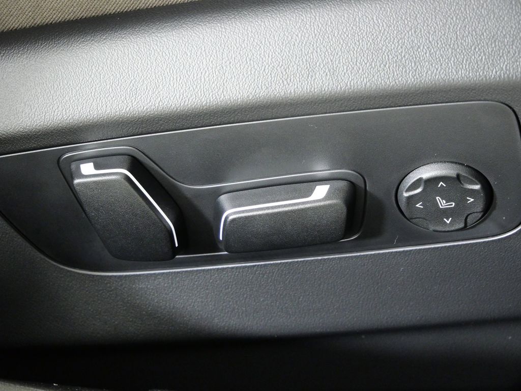 Thumbnail: 2026 BMW 5 Series - 22